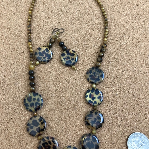 Necklace and earrings animal print set - Picture 3 of 4